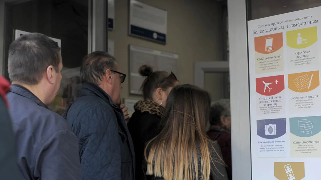 Греція почала масово відмовляти росіянам у шенгенських візах
