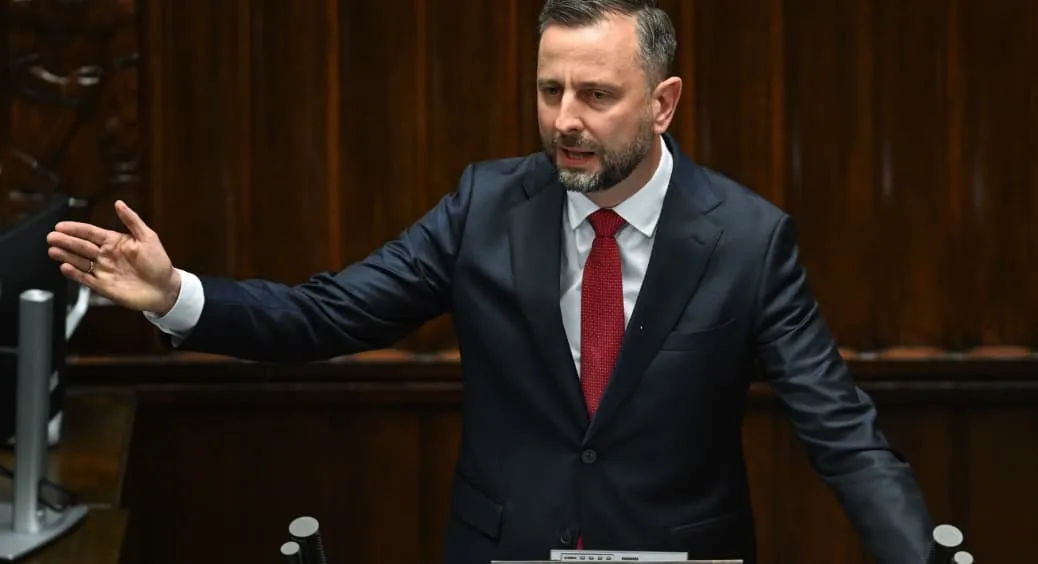Министр обороны Польши обвинил оппозицию в изменении отношения к Украине