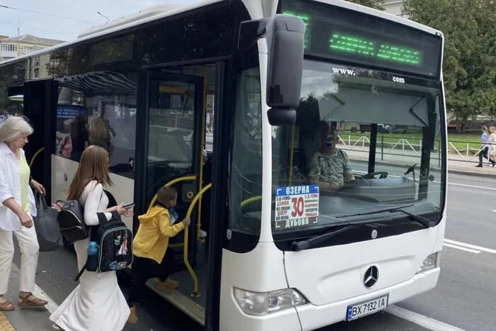 У Хмельницькому змінили маршрути автобусів після вибухів