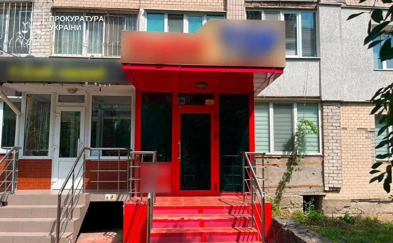 В Хмельницкой области руководителя языковой школы подозревают в домогательствах к ученицам