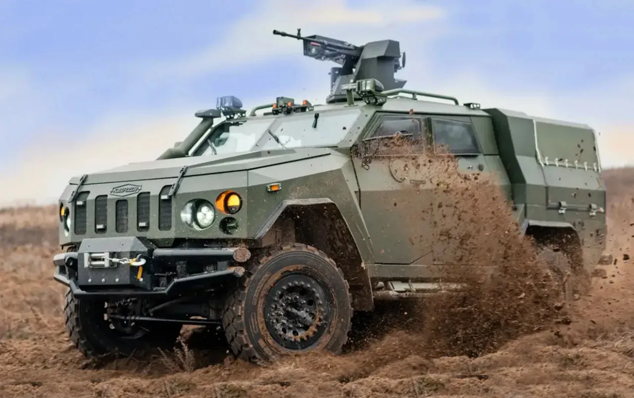 Украинский броневик «Новатор» поразил военных своей проходимостью на фронте