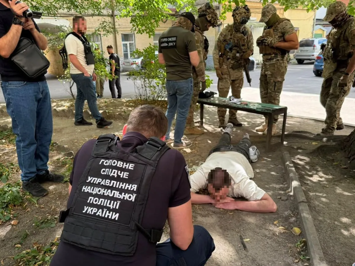 В Киеве раскрыли схему незаконной переправки мужчин за границу