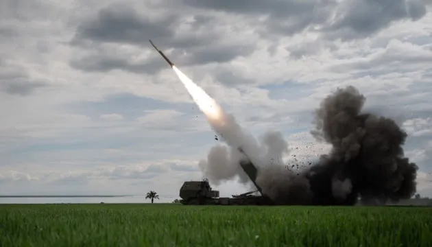 HIMARS ведет огонь по дальнобойной артиллерии россиян