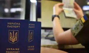 Видео: в Черновцах водитель автобуса оскорбил военных и их семьи