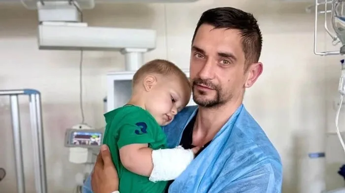 В Киевской области двухлетнего мальчика укусила змея во время игры