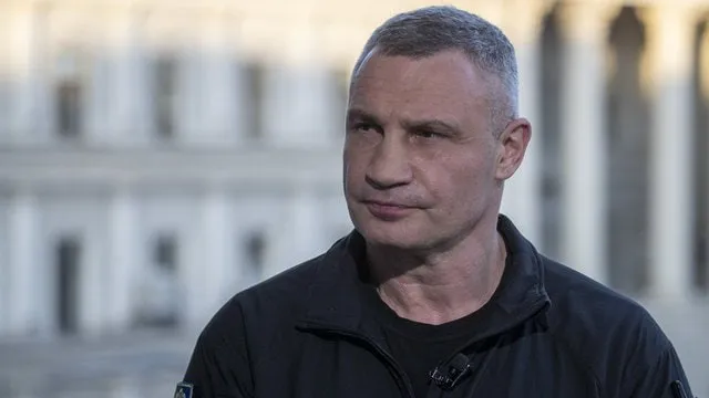 В Киеве обломки дрона повредили вход в медицинское учреждение — Кличко