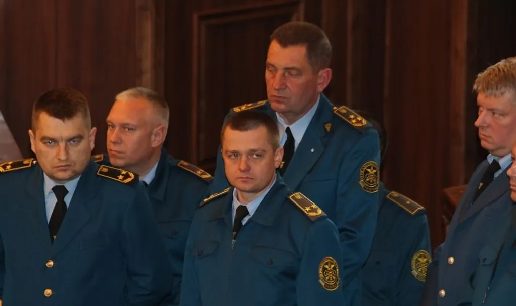 По всей Украине более 500 таможенников перевели на новые должности