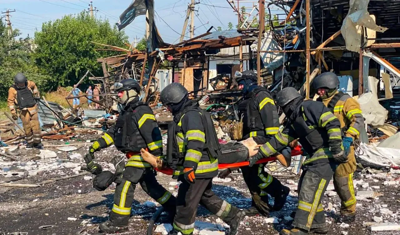 Zelenskyy promised a response to Russia's attack on Pechenigi