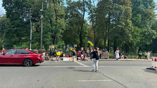 У здания Верховной Рады в Киеве митинг с требованием вернуть Федорова собрал около 20 человек