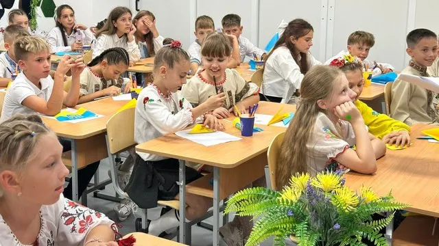В Україні майже 245 тисяч першокласників розпочали навчання