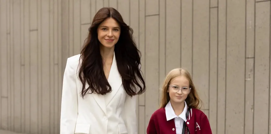 Fedorova took her daughter to her 4th-grade class and showed off their festive outfits