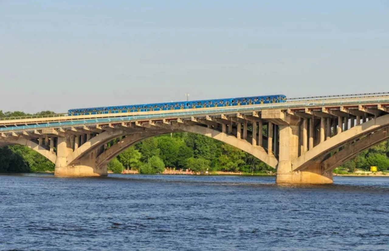 A new bus route connecting the two banks of the river will be launched in Kyiv