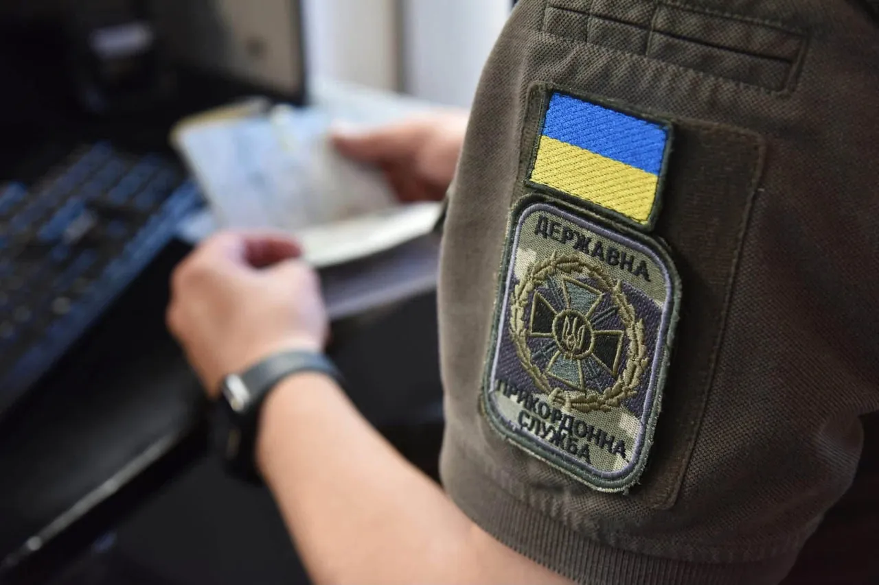 На границе мужчина пытался подкупить пограничника