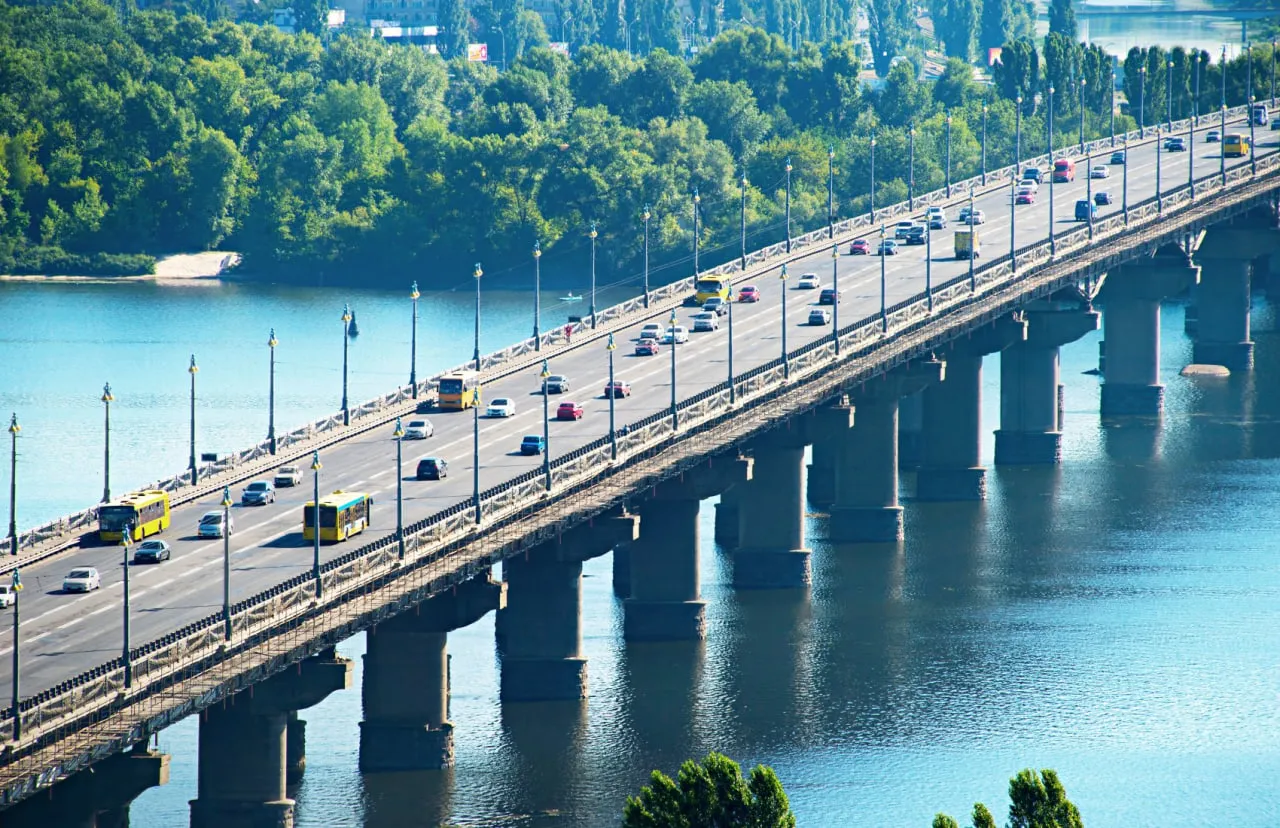 В Киеве частично перекроют мост Патона из-за ремонта