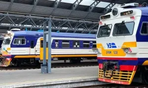 Возле Оперного появились скамейки с солнечными батареями