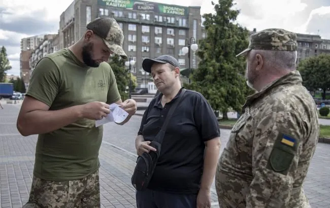 A conflict with the Traffic Police broke out near a school in Dnipro over a document check