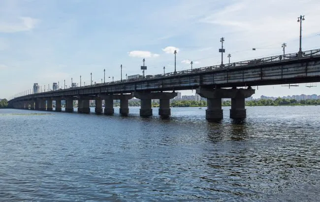 Міст Патона в Києві частково обмежать для проїзду