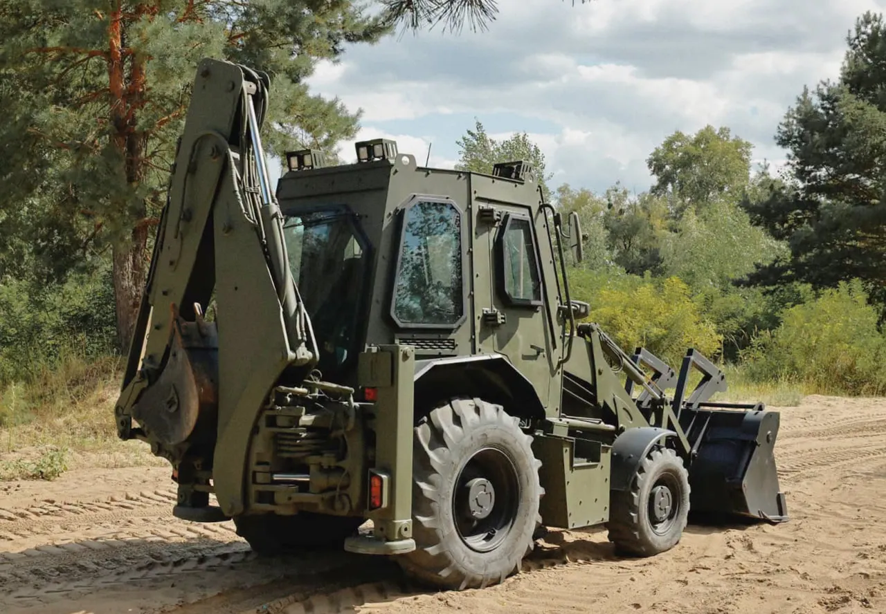 The Ministry of Defense has approved the UAT-SPIDER armored excavator for procurement
