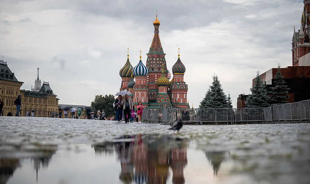 Брюссель хоче зосередитися на виконанні чинних санкцій проти РФ — euractiv
