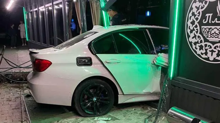In Uzhhorod, a 19-year-old woman driving a BMW lost control of the vehicle and crashed into a restaurant