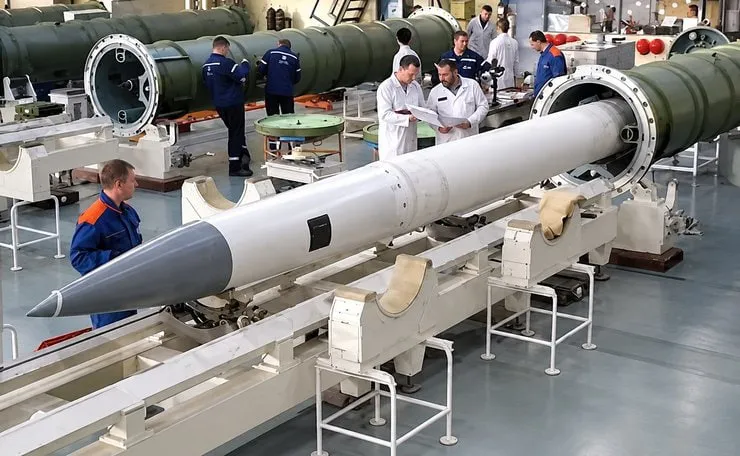 Russia has begun launching a massive barrage of RM48U training missiles at Ukraine — Reuters