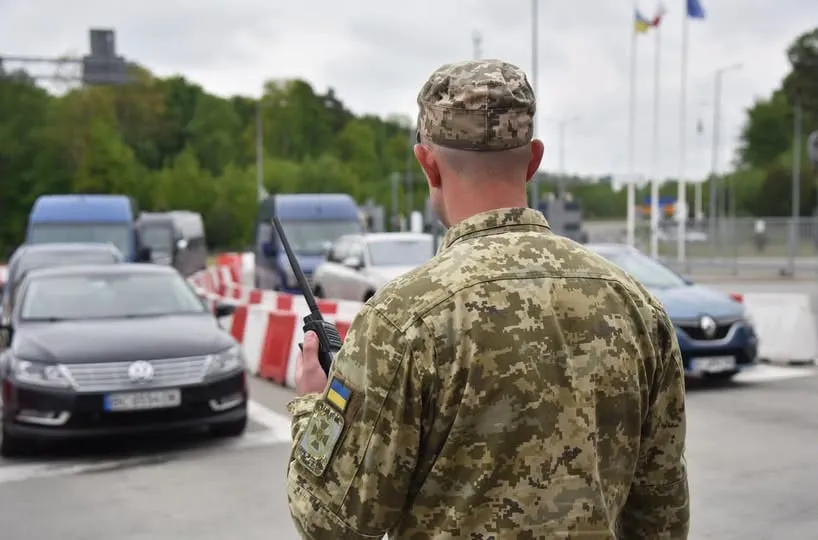 На українсько-польському кордоні накопичилися автомобілі на виїзд з України