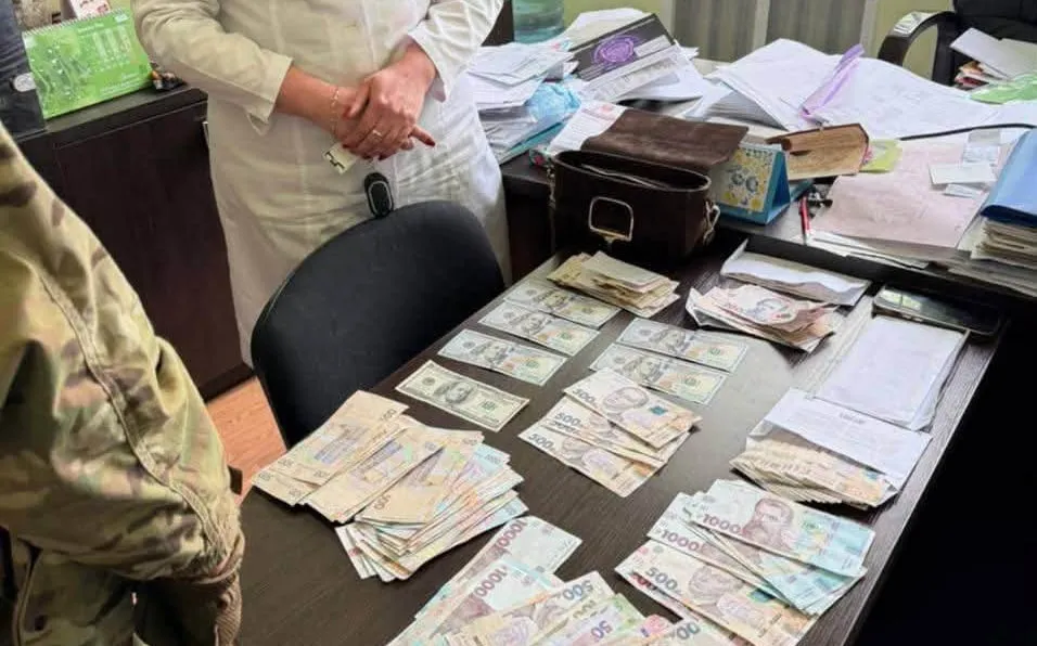 На Кіровоградщині п’ятьох медиків підозрюють у хабарництві під час оформлення інвалідності