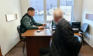В Луцке мужчина угнал автомобиль и врезался в ограждение