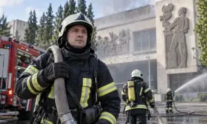 В Луцке мужчина угнал автомобиль и врезался в ограждение