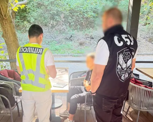 В Киеве адвокат за 15 тысяч долларов обещал помочь мужчине избежать мобилизации