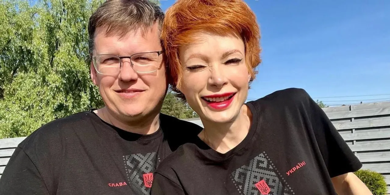 The fiancée of Ukraine's former deputy prime minister broke her leg and appeared on crutches
