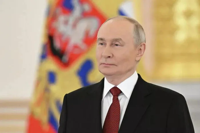 Российским чиновникам раздали инструкции, как поздравлять Путина с днём рождения