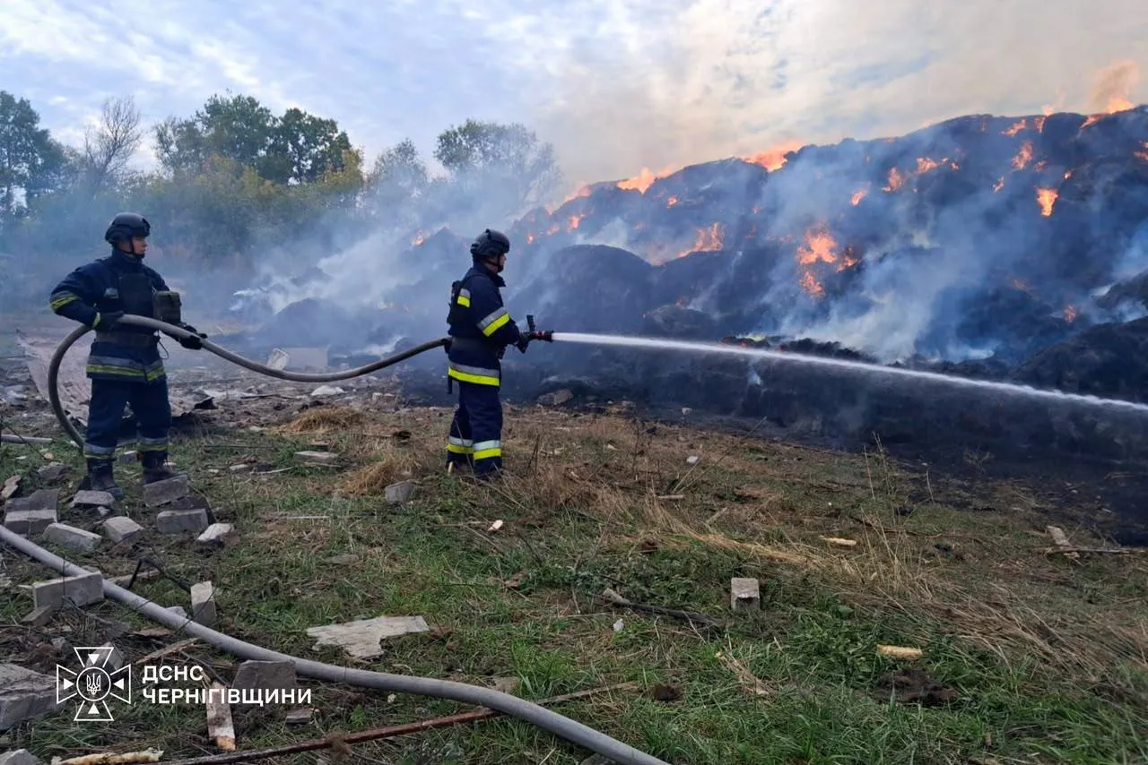 Photo: Russians attacked a hypermarket near Chernihiv overnight; a fire broke out