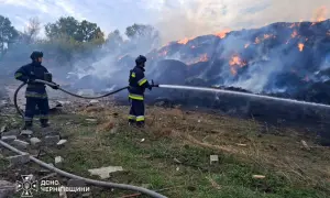 Видео: В Запорожье после российской атаки горел торговый центр, есть пострадавшие