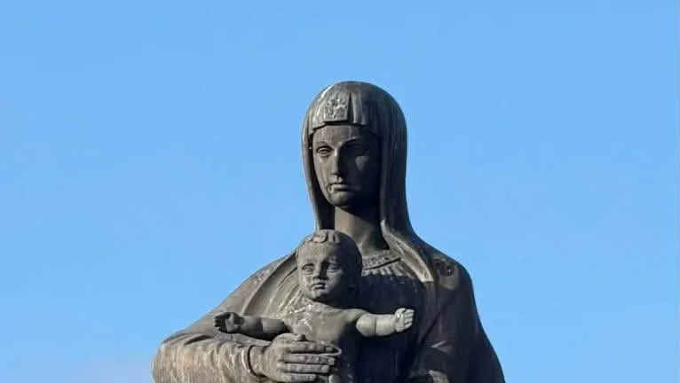 Обломки российского дрона повредили памятник борцам за свободу в Ивано-Франковске