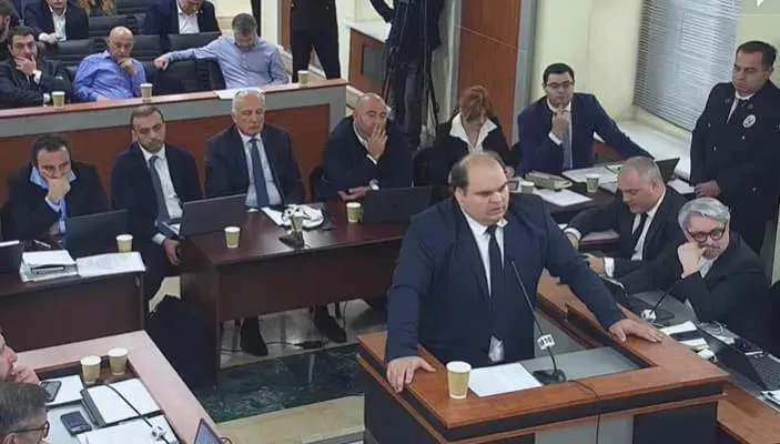 في جورجيا، تنظر محكمة في دعوى قضائية تطالب بحظر خمسة أحزاب معارضة