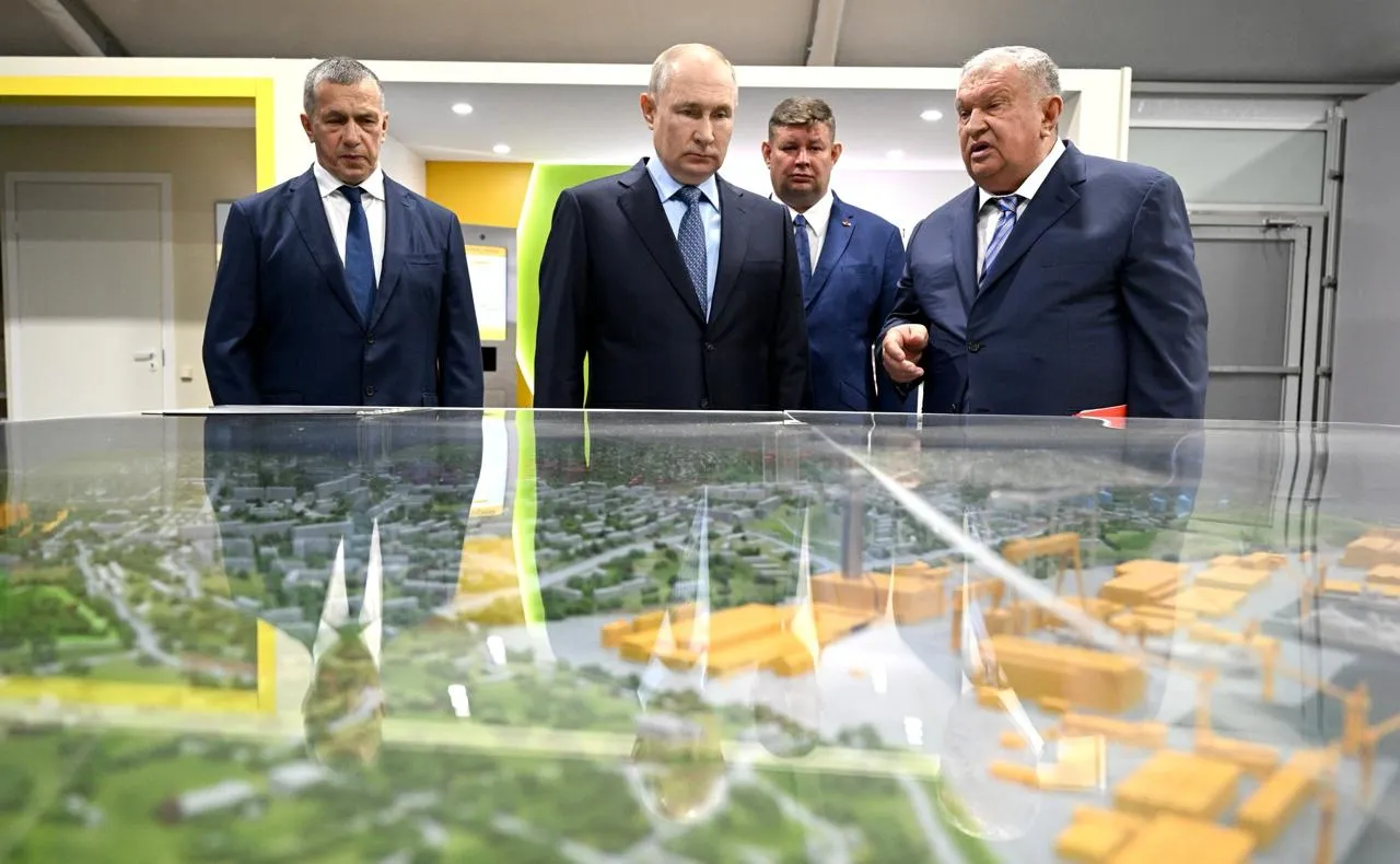 Attacks on oil refineries and sanctions are exacerbating Rosneft's financial problems — Bloomberg