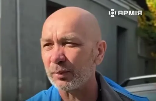 Żołnierz z obwodu rówieńskiego powrócił z niewoli i zdjął swoje zdjęcie z Drzewa Nadziei