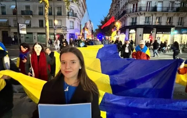 In Paris, Ukrainians and French citizens took to the streets to demonstrate in support of Ukraine
