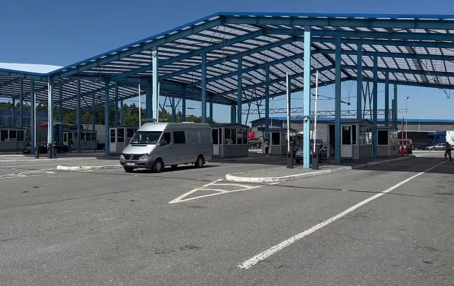 Украина хочет перенести таможенный контроль в Польшу и Словакию из-за атак России — FT