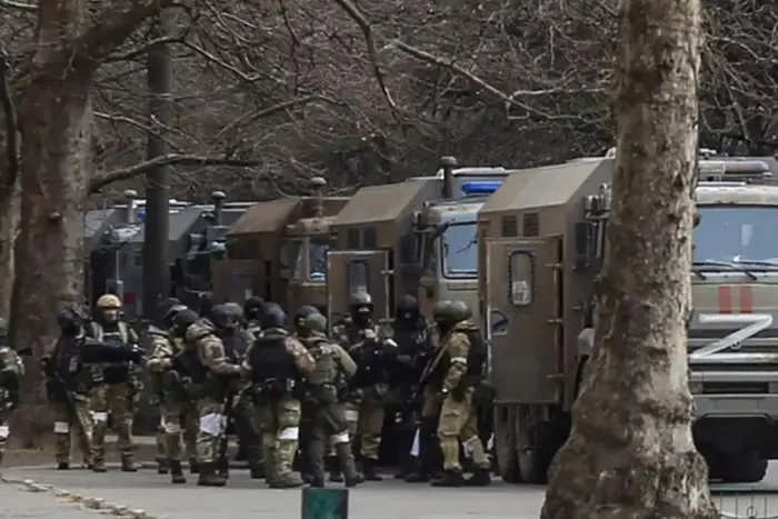 Росія переселяє своїх громадян на окуповані території та витісняє українців — ГУР