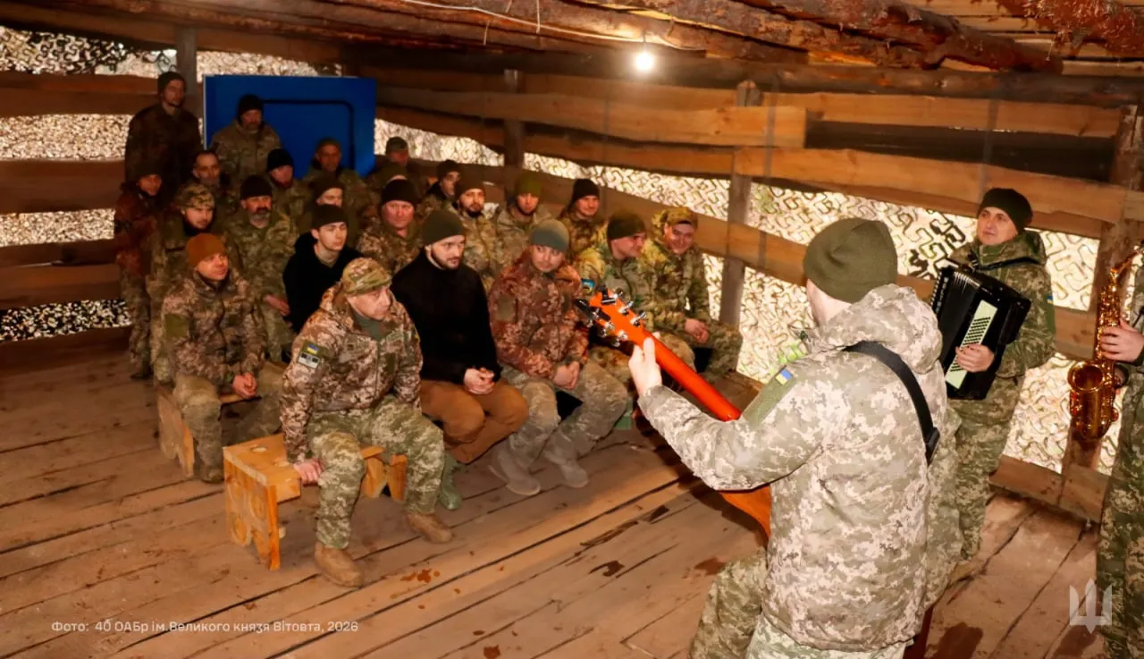 The military band of the 40th Artillery Brigade boosts the morale of the soldiers with Ukrainian songs