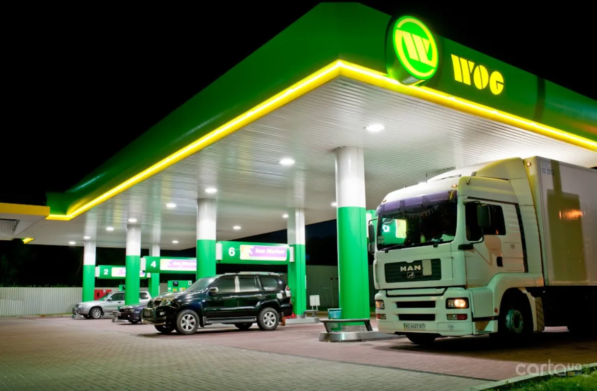 Популярна мережа АЗС WOG тимчасово закрила заправки в Києві та області