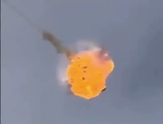 Український дрон-перехоплювач знищив «шахед» у повітрі (відео)