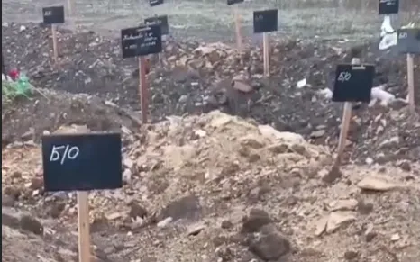Video: Near Donetsk, occupiers are being buried in a neglected cemetery amid trash