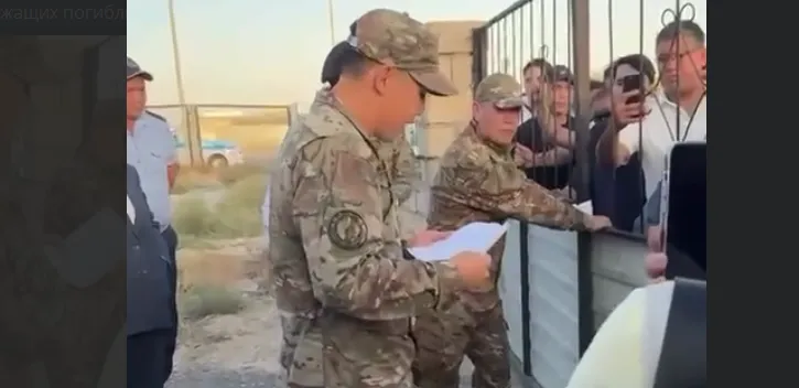 Видео: Во время высадки с катера 17 военнослужащих РФ унесло в Каспийское море, 14 погибли