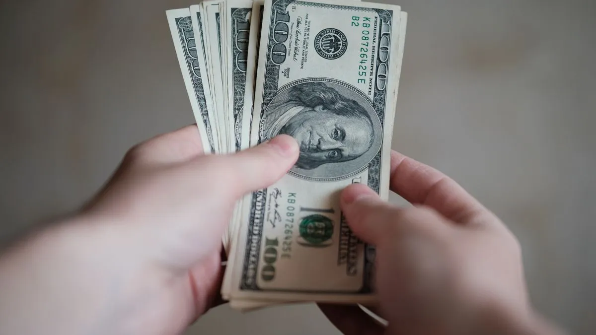 НБУ встановив курси валют на 22 жовтня, долар здешевшав