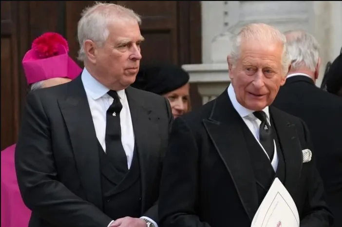 Британський експринц Ендрю втратить звання віцеадмірала