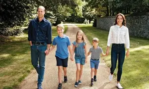 Королівська родина Британії опублікувала нове фото принца Луї