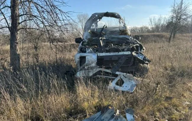 На Харківщині ворожий дрон  атакував автомобіль поліції